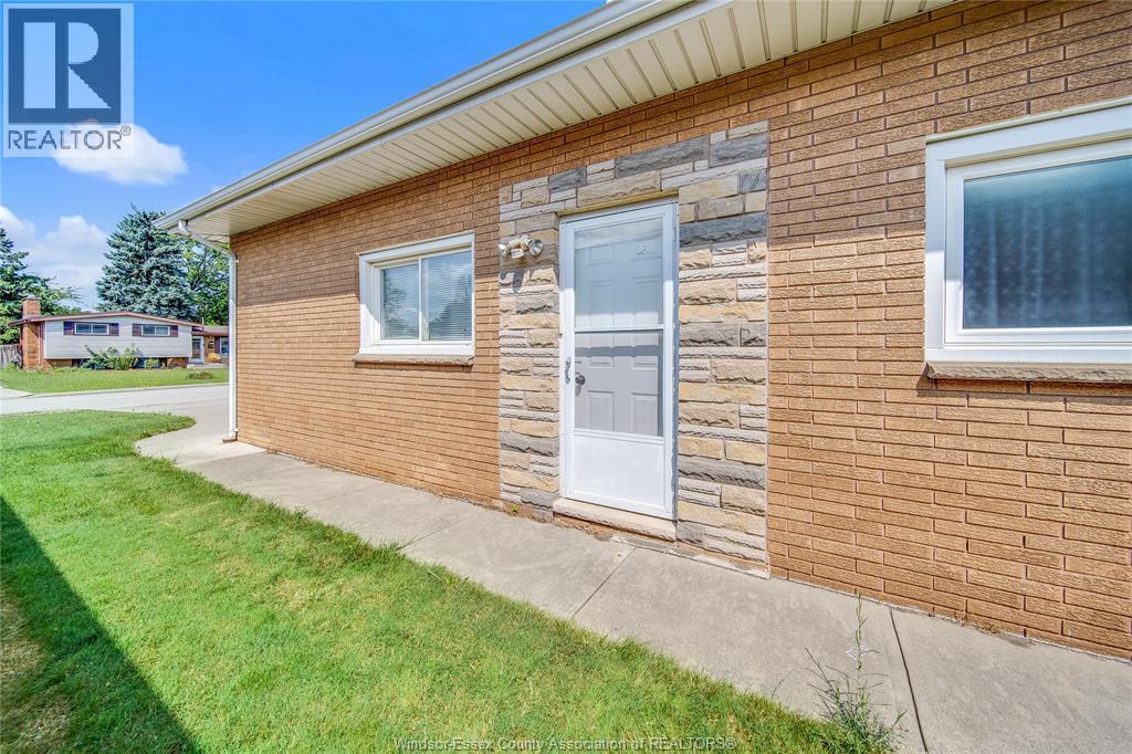 2506 Longfellow Avenue, Windsor, ON