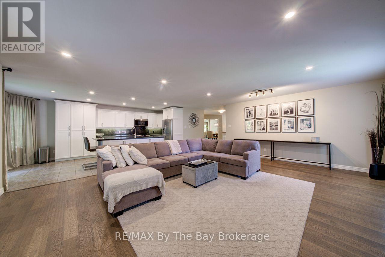 17 Downer Crescent, Wasaga Beach, ON