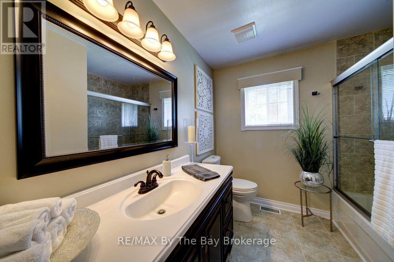 17 Downer Crescent, Wasaga Beach, ON