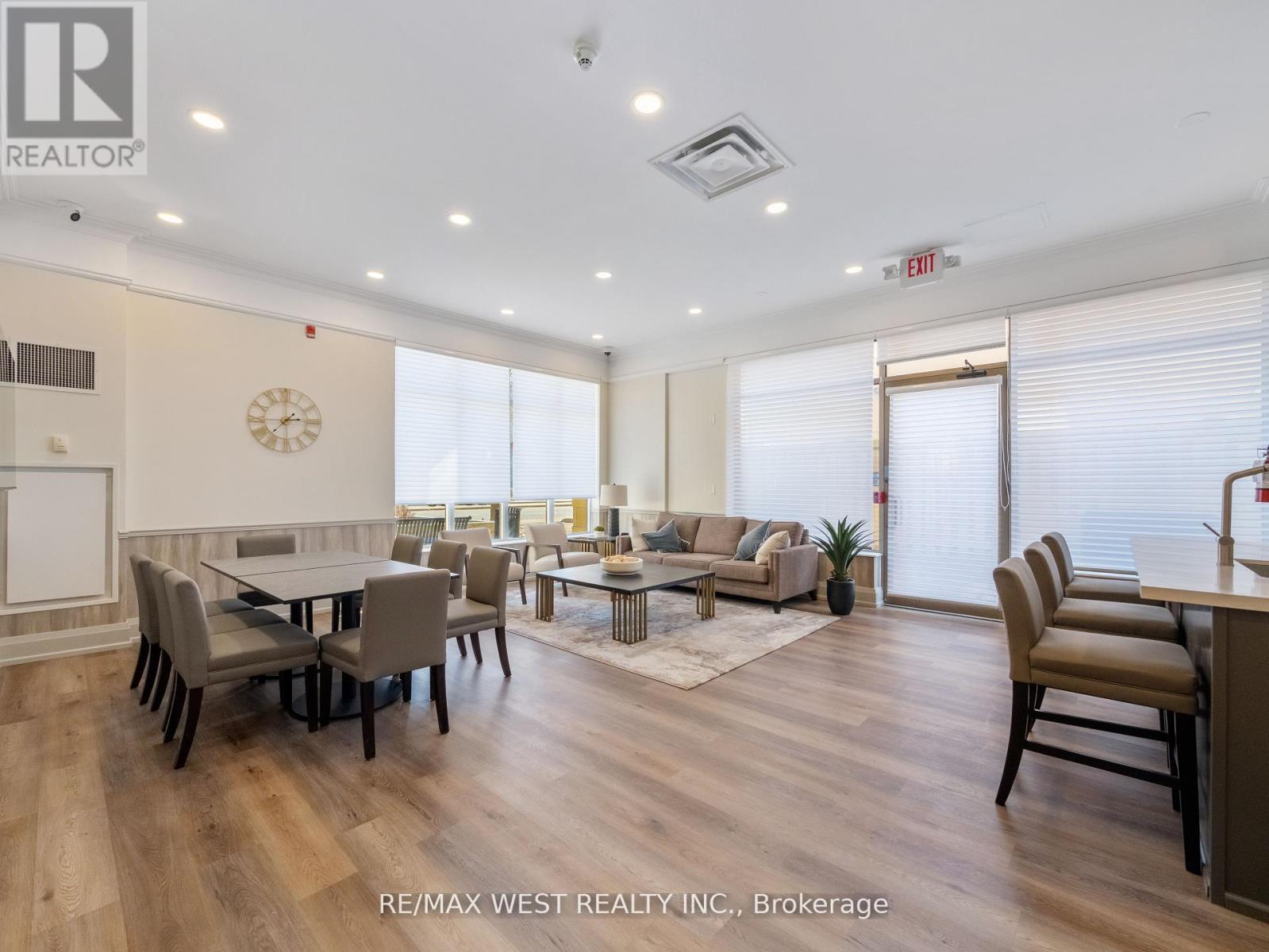 402 - 4196 Dundas Street W, Toronto, ON