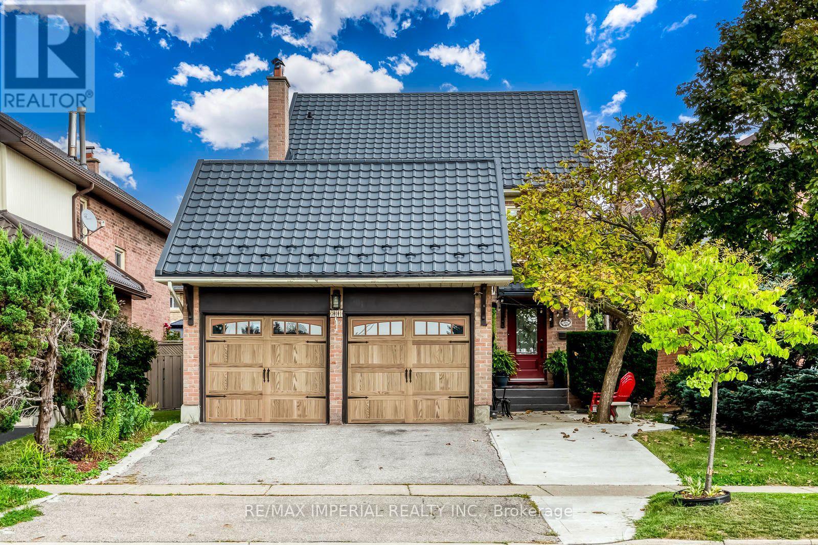 301 Kingsbridge Garden Circle, Mississauga, ON