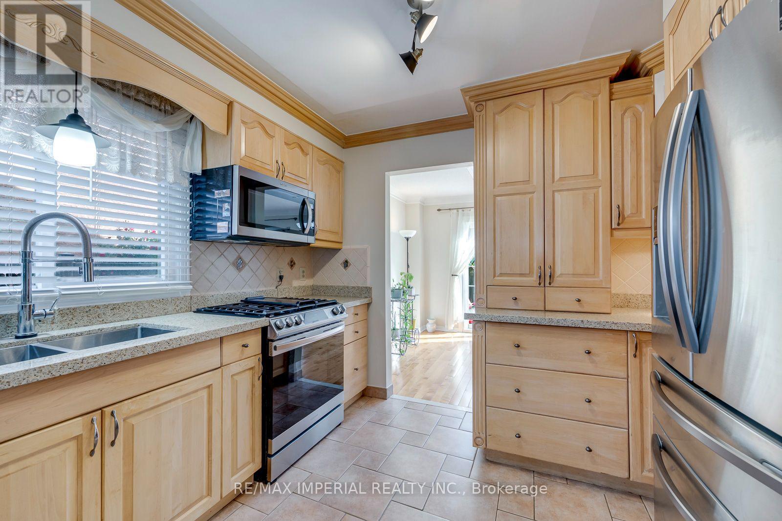 301 Kingsbridge Garden Circle, Mississauga, ON