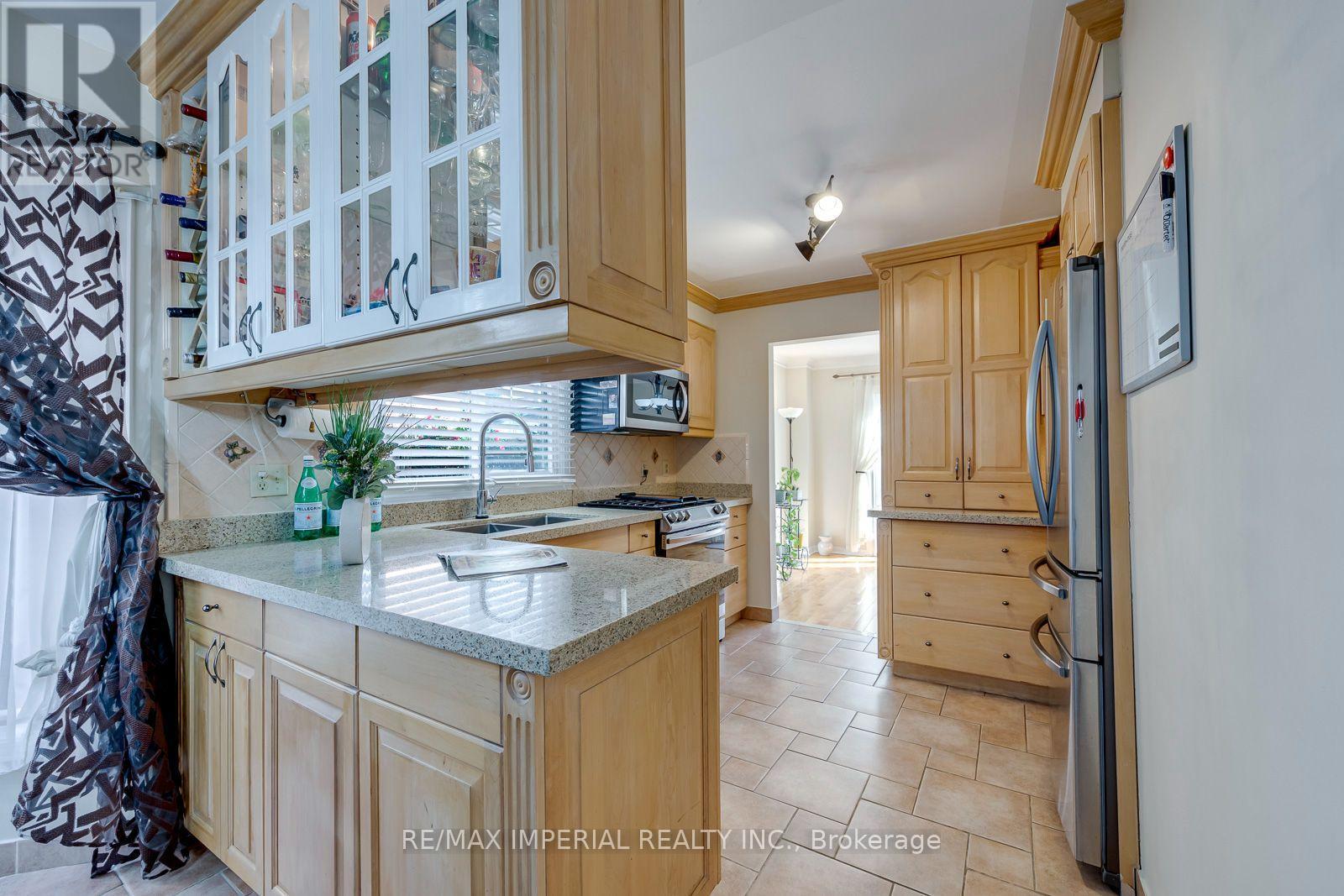 301 Kingsbridge Garden Circle, Mississauga, ON