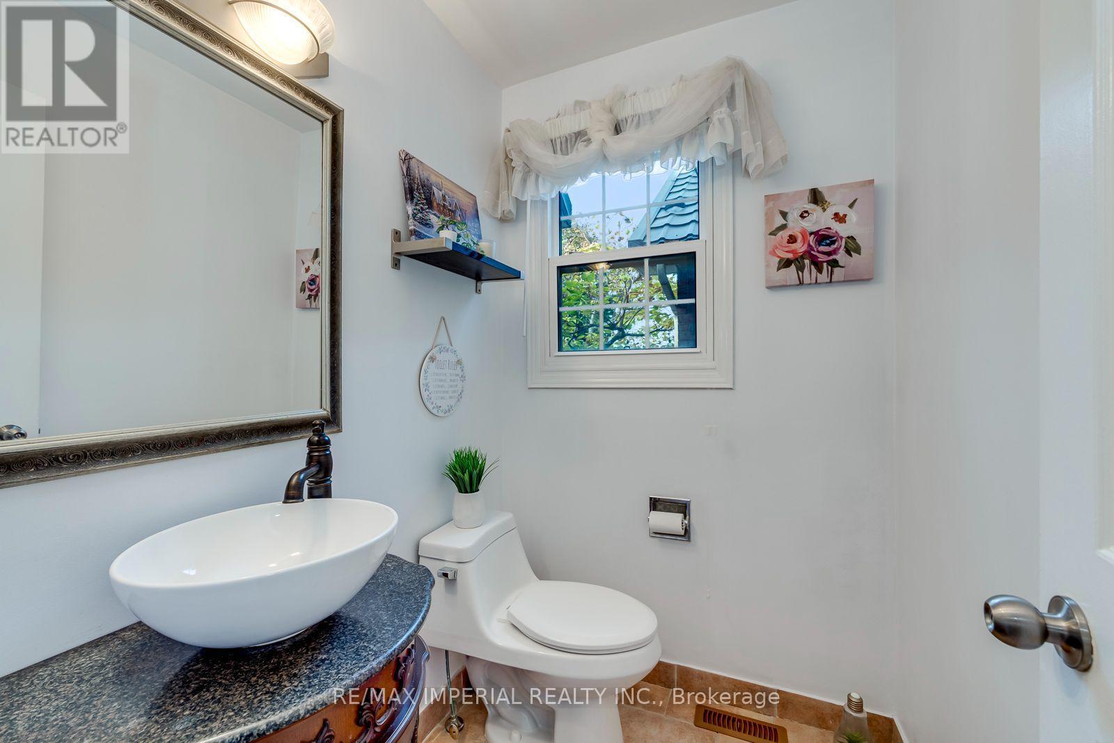 301 Kingsbridge Garden Circle, Mississauga, ON