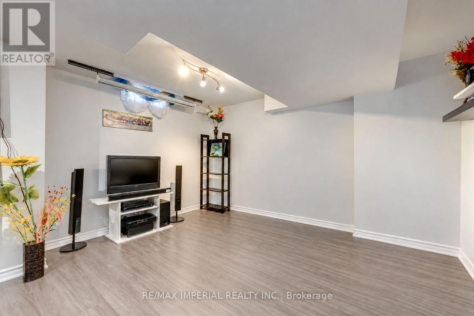 301 Kingsbridge Garden Circle, Mississauga, ON