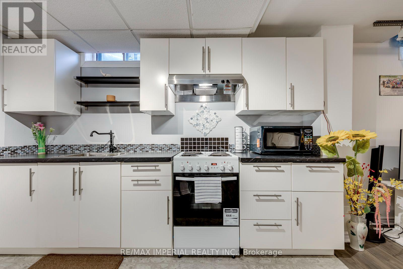 301 Kingsbridge Garden Circle, Mississauga, ON