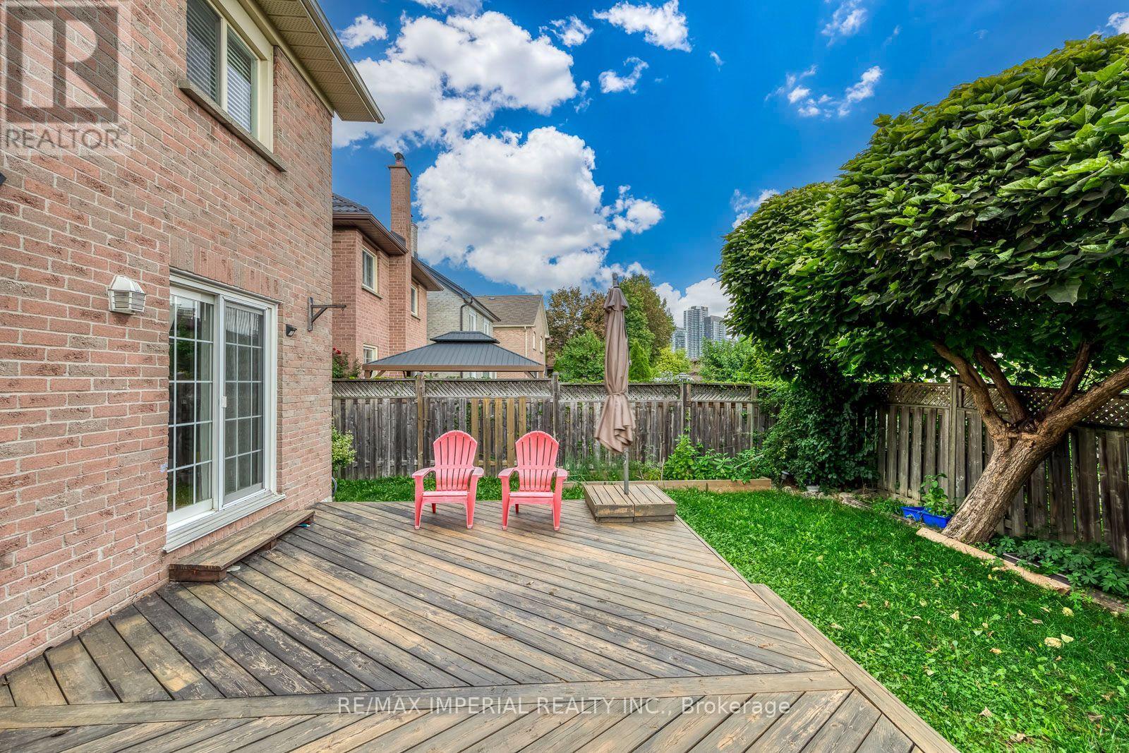 301 Kingsbridge Garden Circle, Mississauga, ON