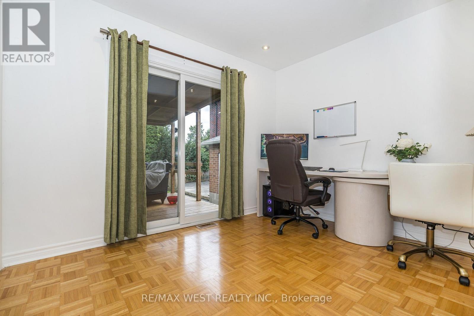 32 Pine Avenue N, Mississauga, ON