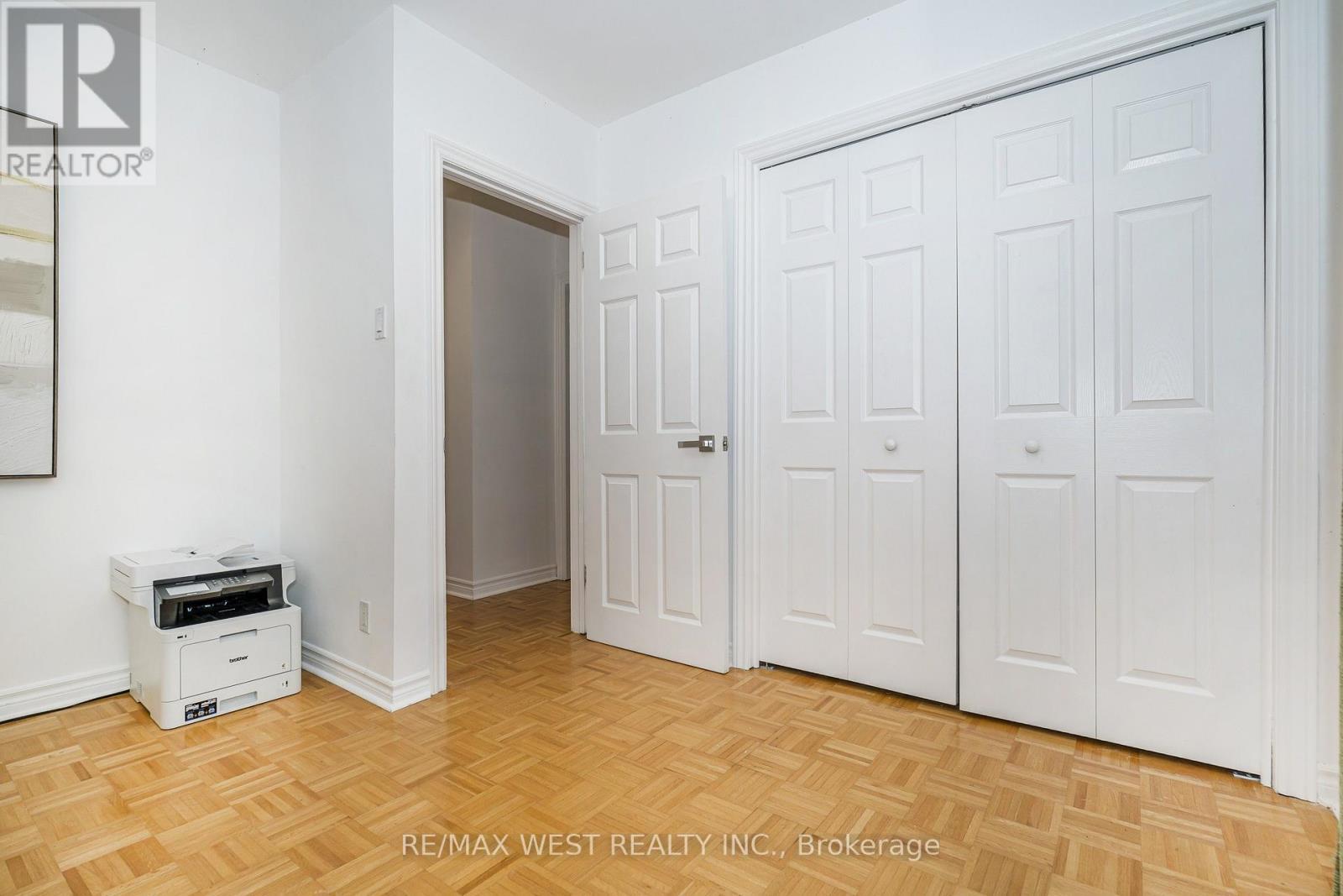 32 Pine Avenue N, Mississauga, ON