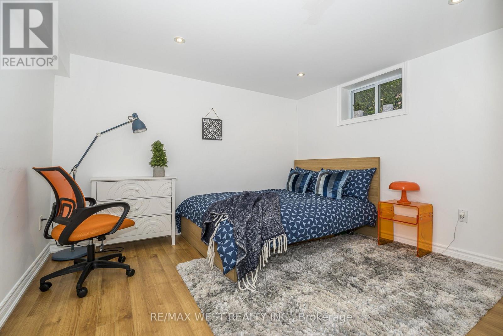 32 Pine Avenue N, Mississauga, ON