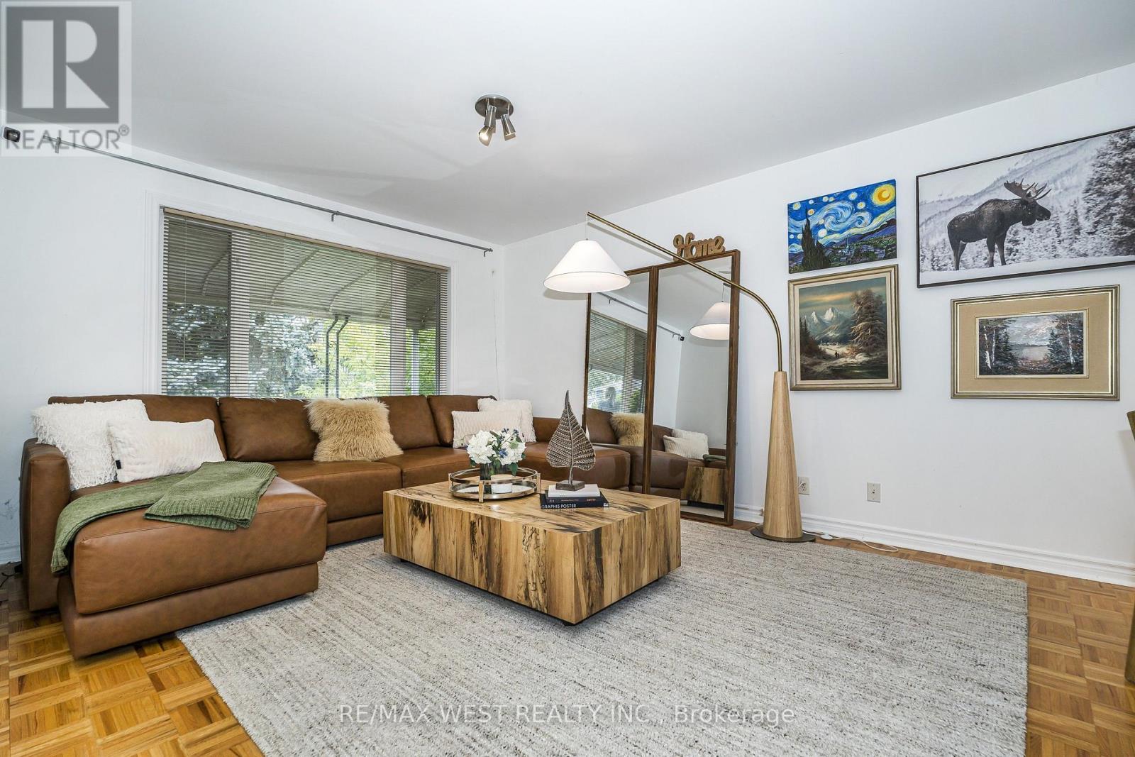 32 Pine Avenue N, Mississauga, ON