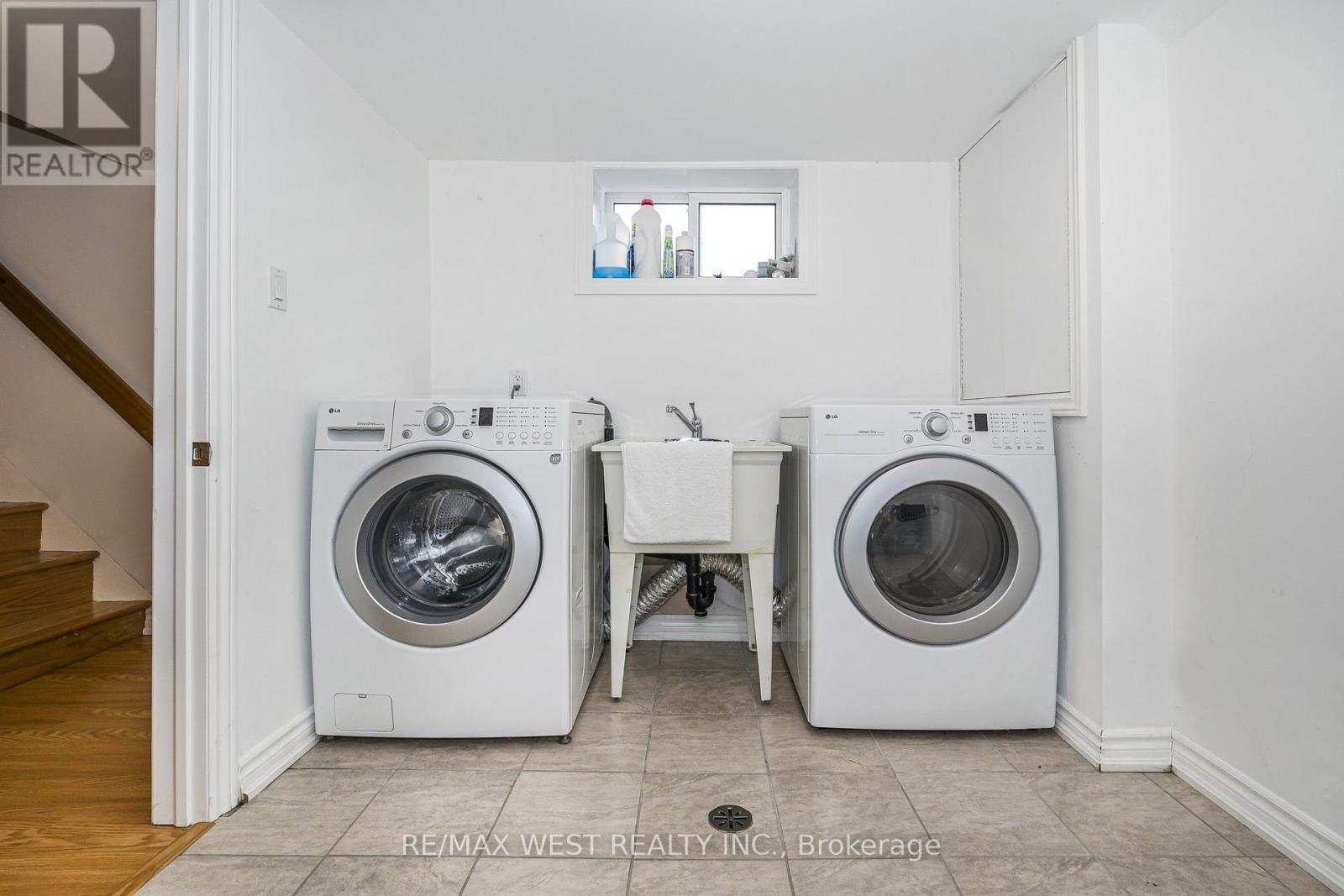 32 Pine Avenue N, Mississauga, ON