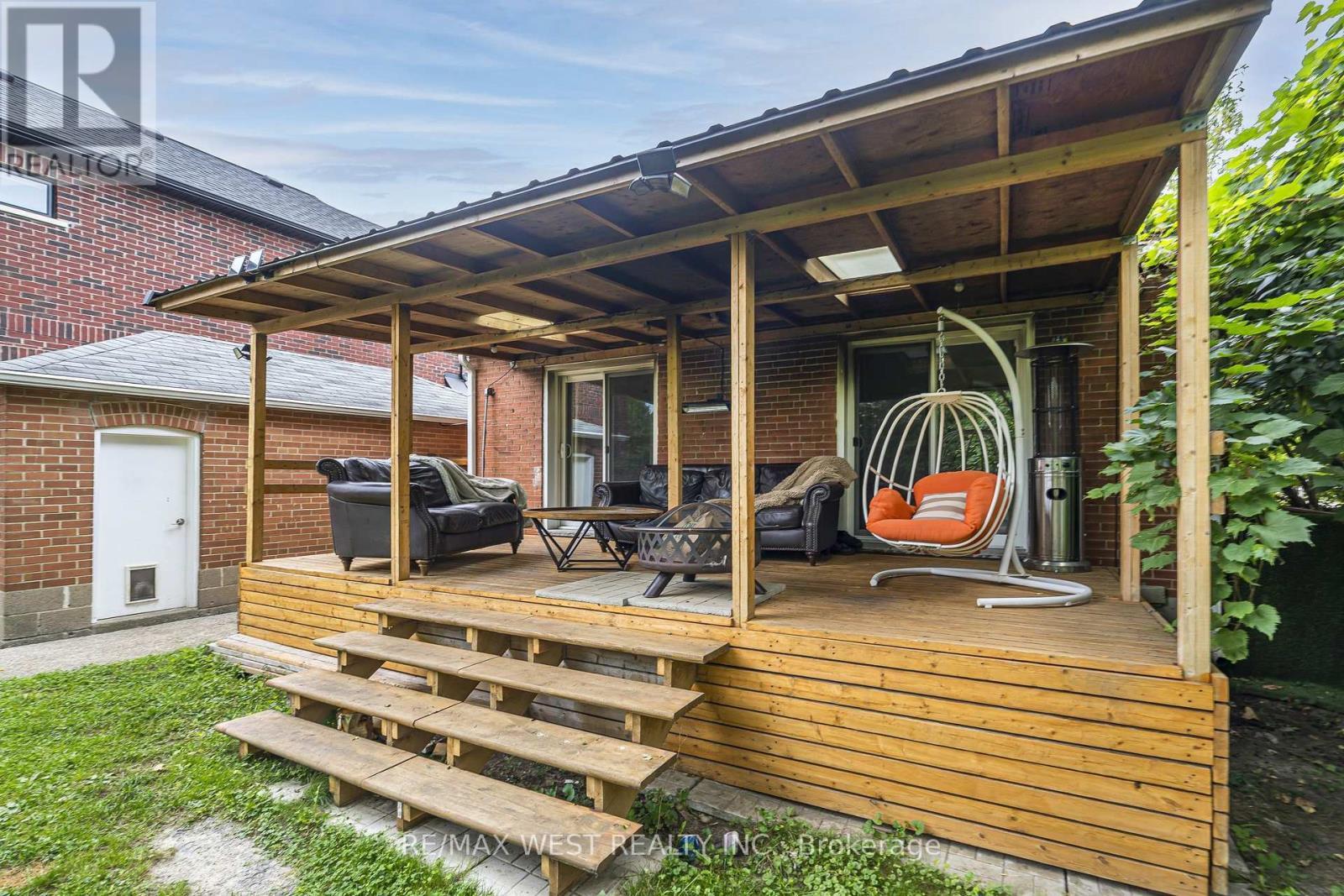 32 Pine Avenue N, Mississauga, ON