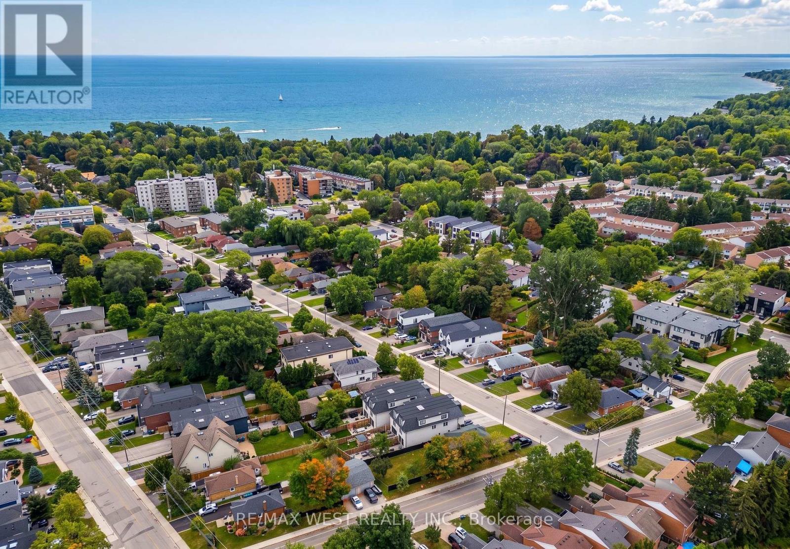 32 Pine Avenue N, Mississauga, ON