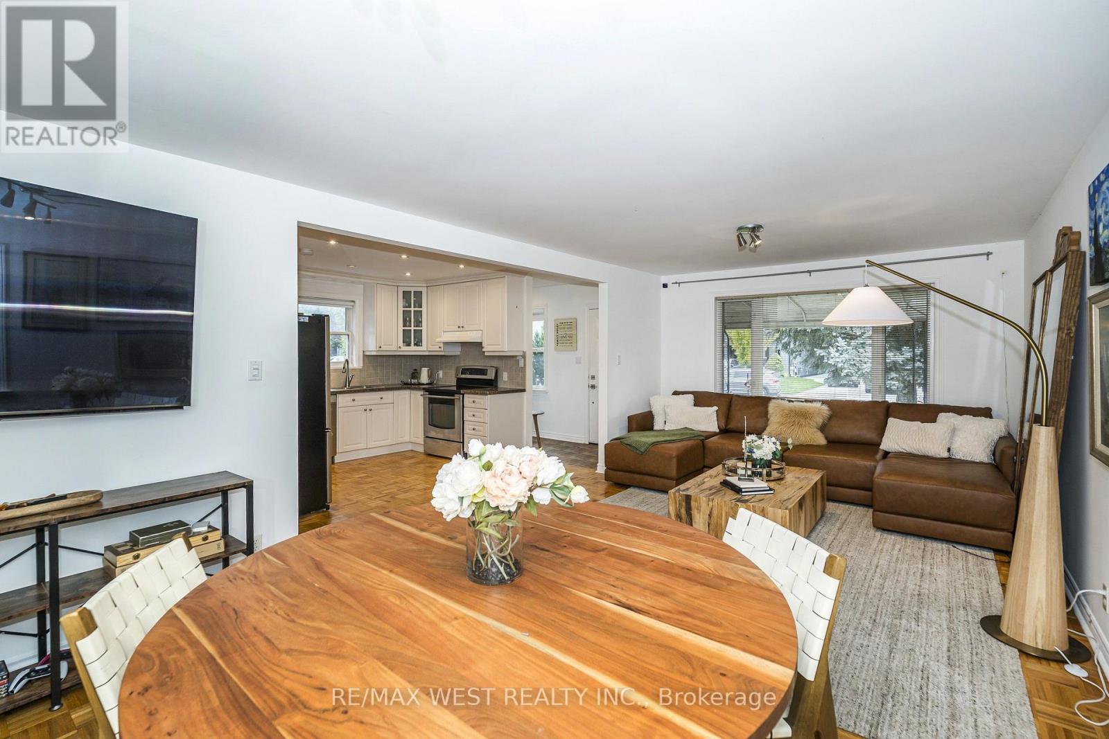32 Pine Avenue N, Mississauga, ON
