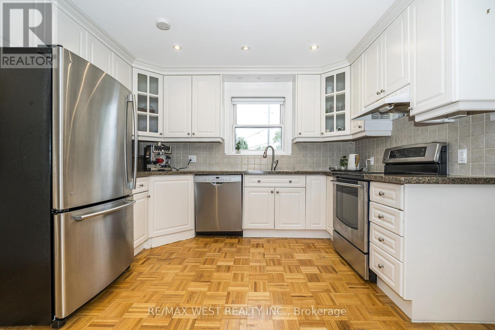 32 Pine Avenue N, Mississauga, ON