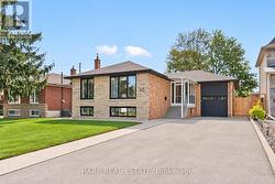 35 KENNARD AVENUE Toronto, ON M3H 4M2