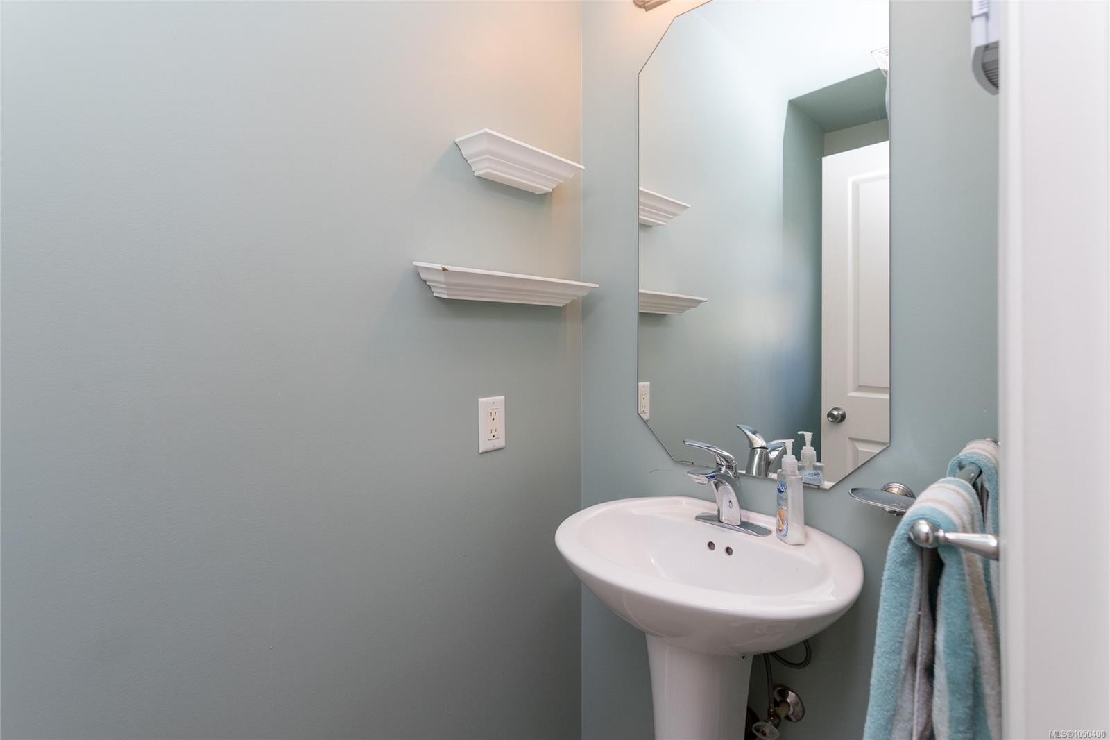 1963 Polo Park Crt, Central Saanich, BC