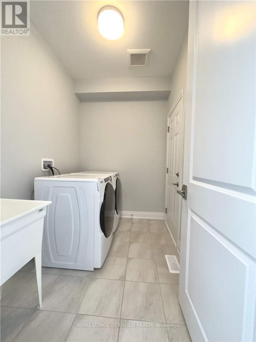 30 Periwinkle Road, Springwater, ON