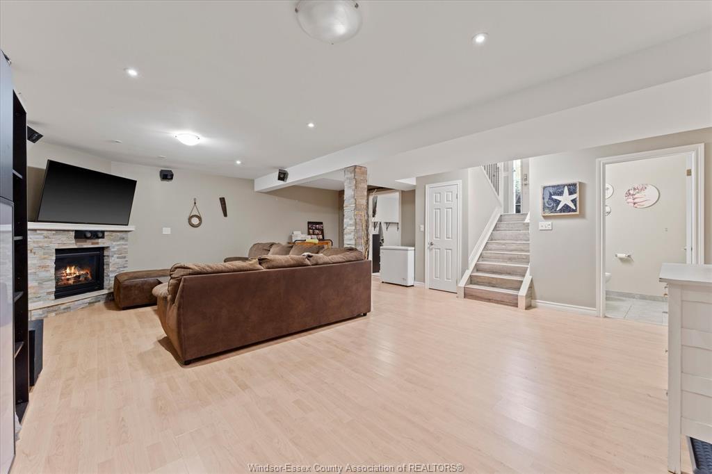 98 Hazel Crescent, Kingsville, ON
