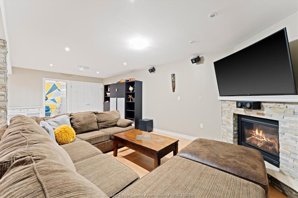 98 Hazel Crescent, Kingsville, ON