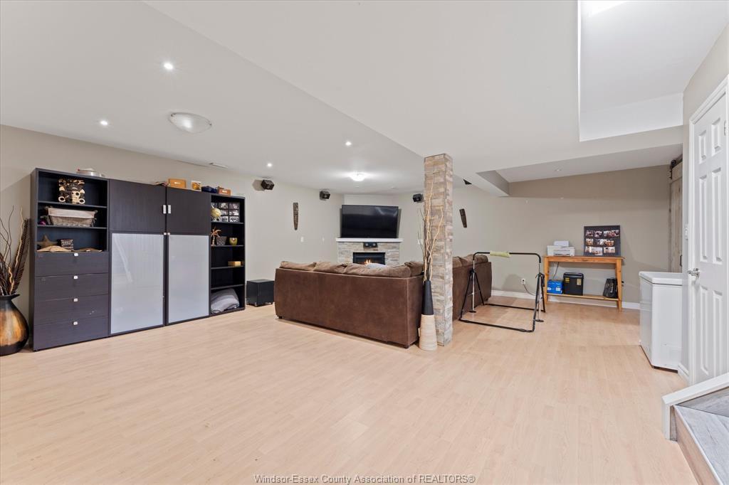 98 Hazel Crescent, Kingsville, ON
