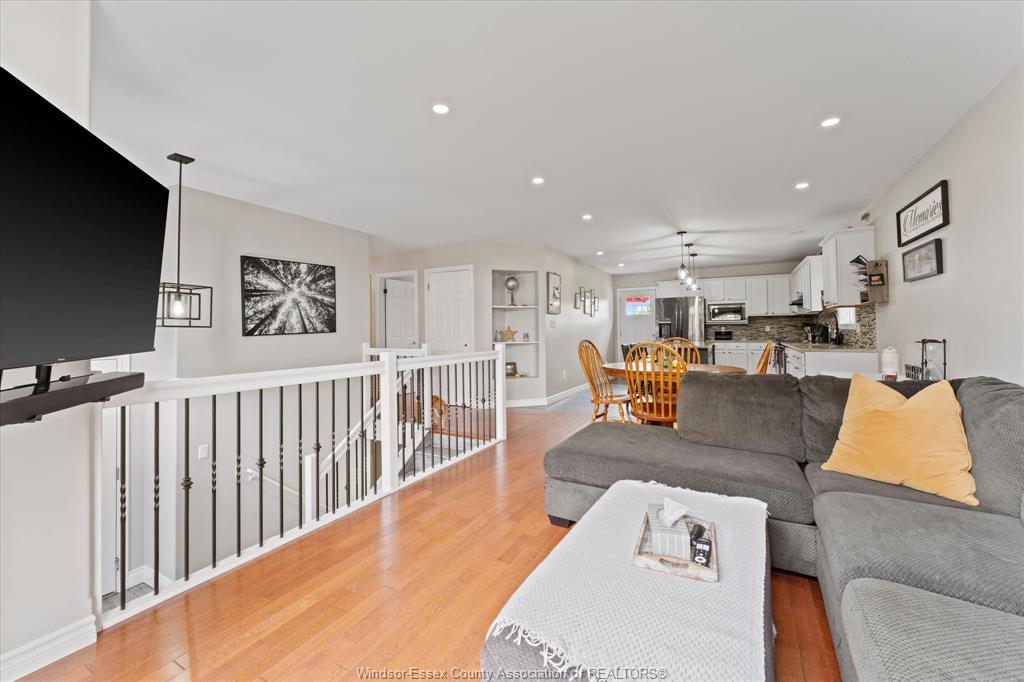 98 Hazel Crescent, Kingsville, ON
