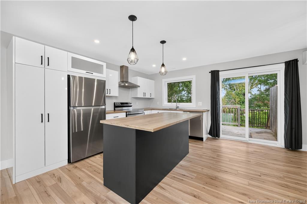 28 De La Colline St, Dieppe, NB