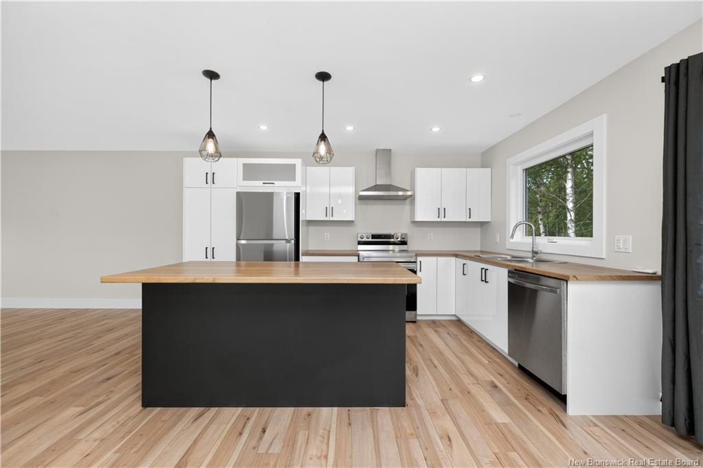 28 De La Colline St, Dieppe, NB