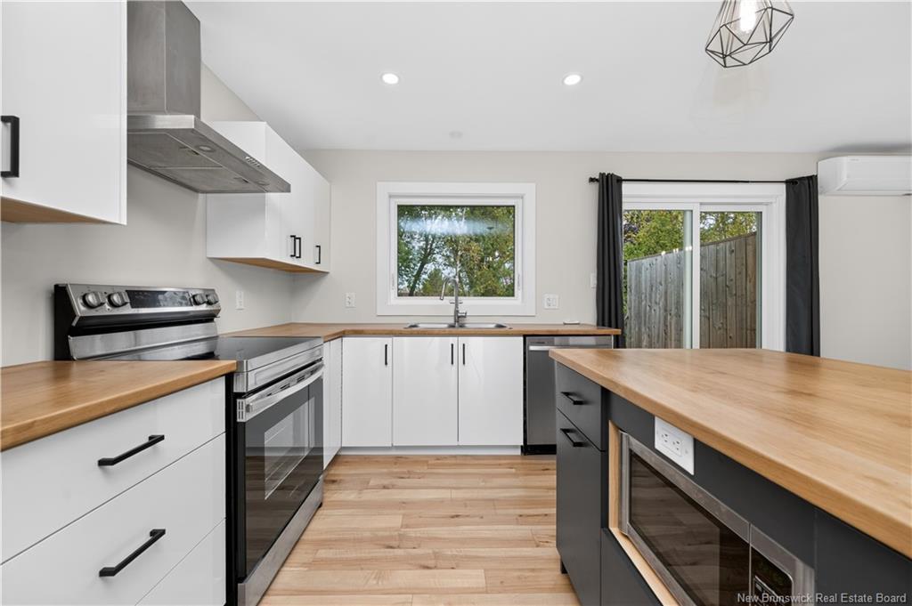 28 De La Colline St, Dieppe, NB