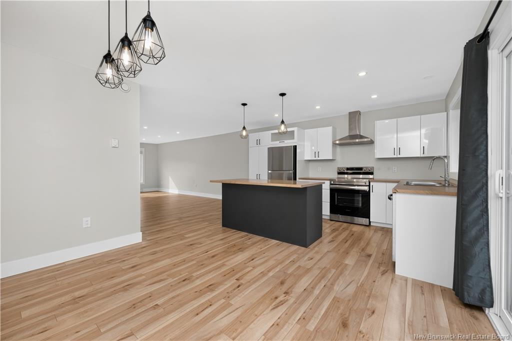 28 De La Colline St, Dieppe, NB