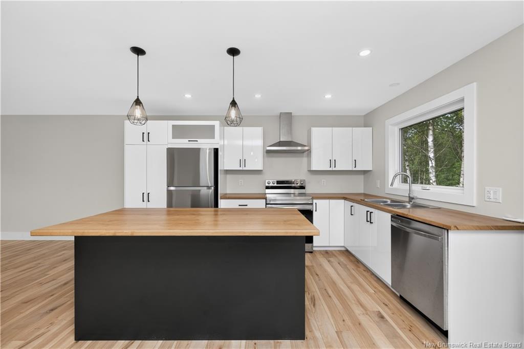 28 De La Colline St, Dieppe, NB