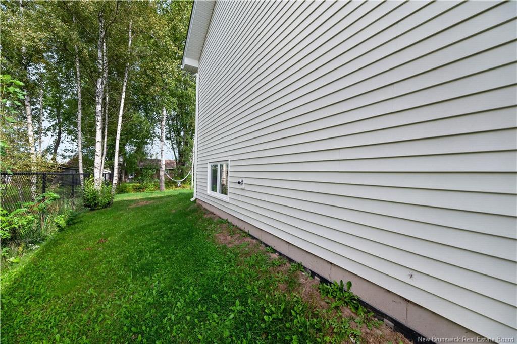 28 De La Colline St, Dieppe, NB