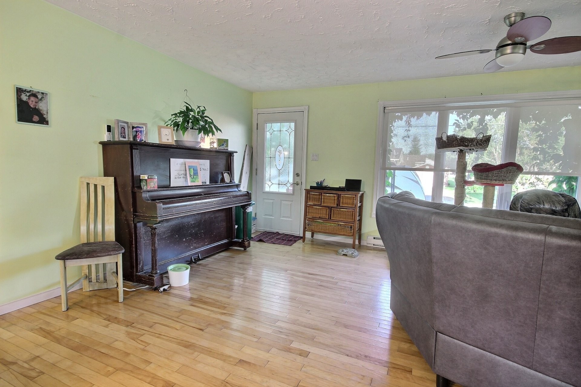 Living Room - 58 Av. Marcotte, Rouyn-Noranda, QC