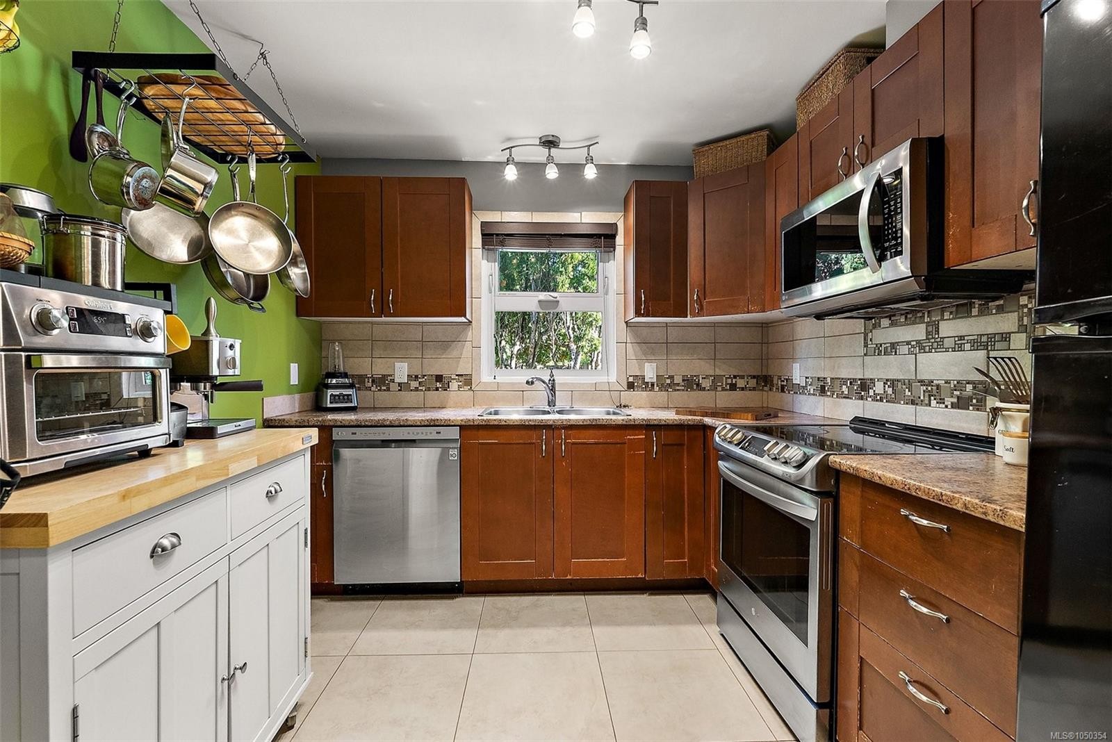 1109 Caledonia Ave, Victoria, BC