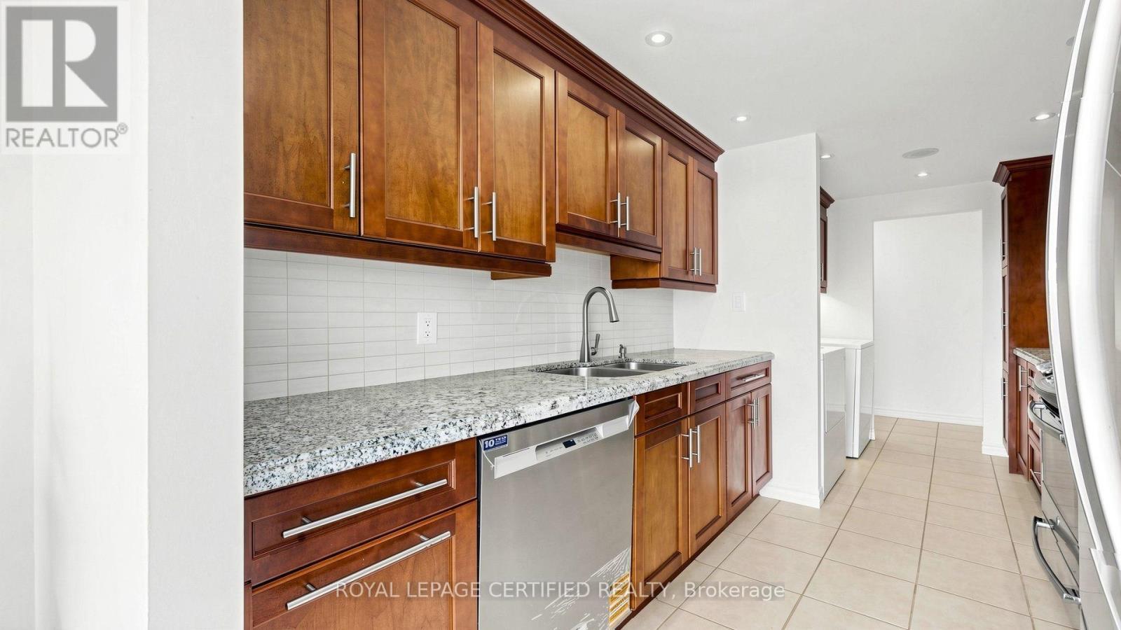 802 - 3650 Kaneff Crescent, Mississauga, ON
