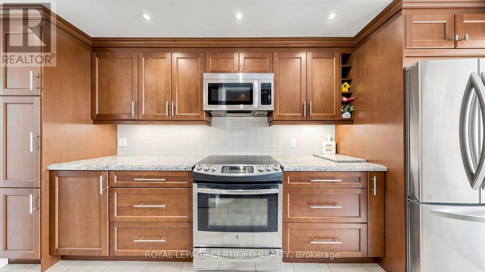 802 - 3650 Kaneff Crescent, Mississauga, ON