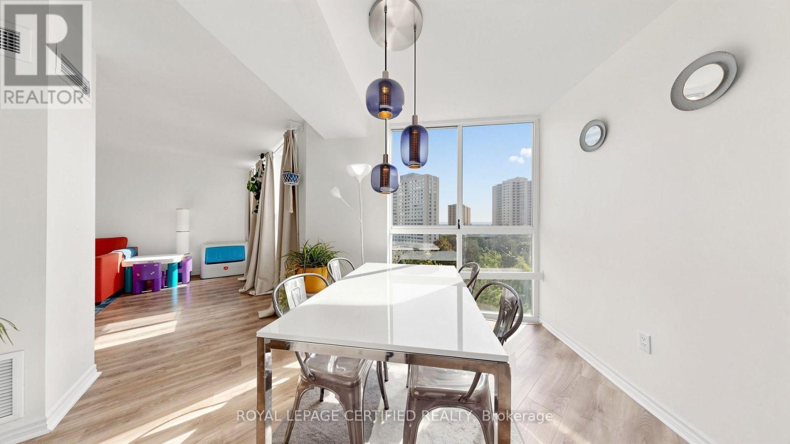 802 - 3650 Kaneff Crescent, Mississauga, ON