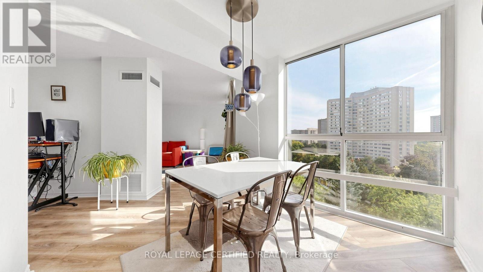 802 - 3650 Kaneff Crescent, Mississauga, ON