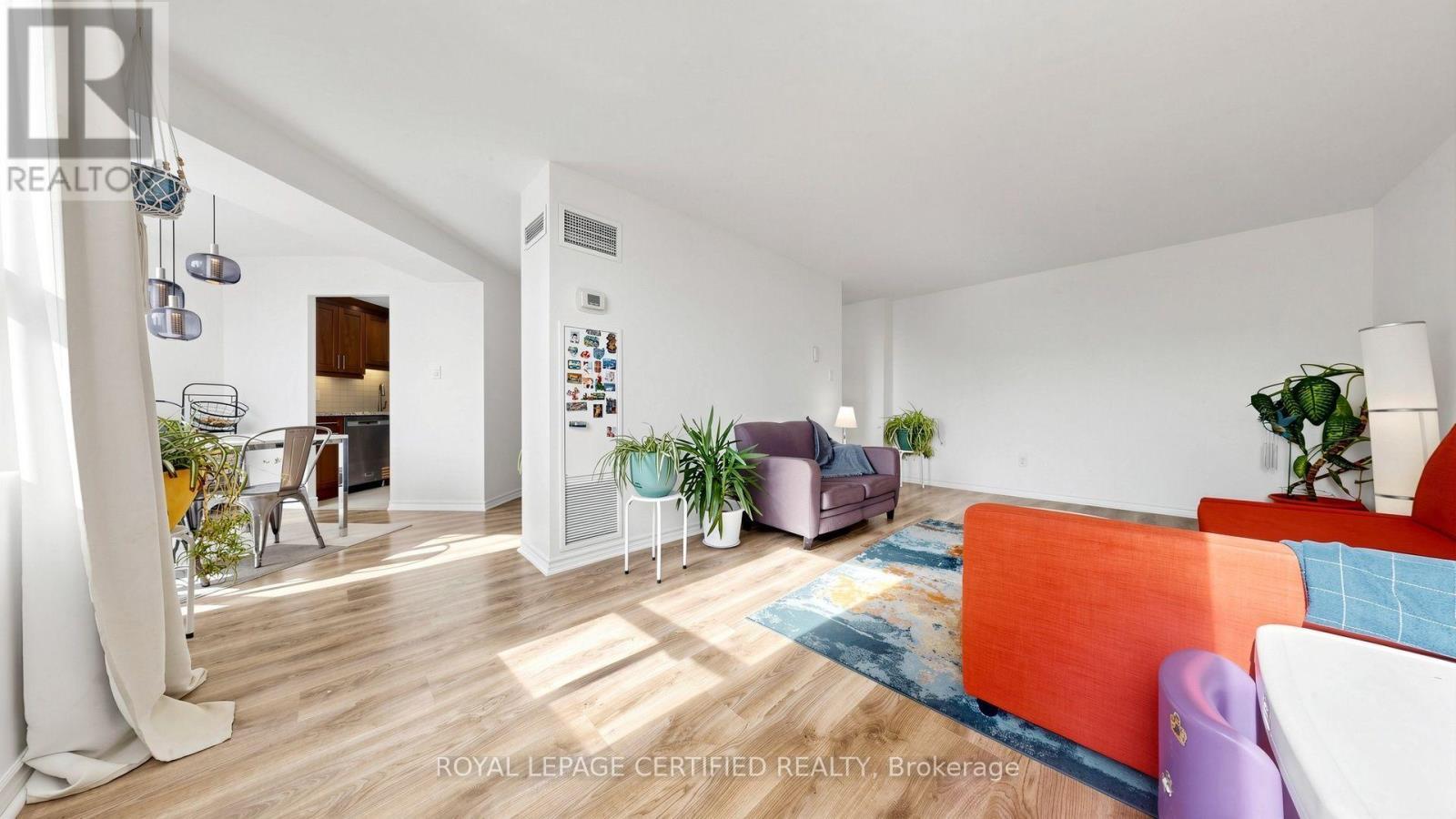 802 - 3650 Kaneff Crescent, Mississauga, ON