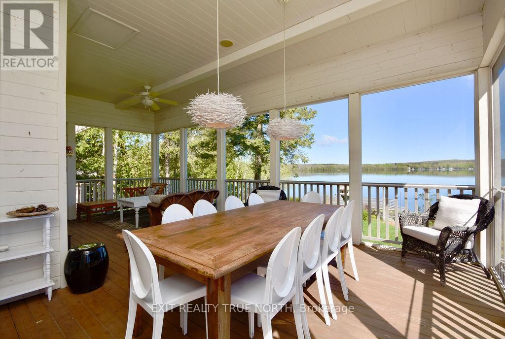 Expansive decking with multiple areas to relax - 3021 Sandy Bend, Springwater, ON