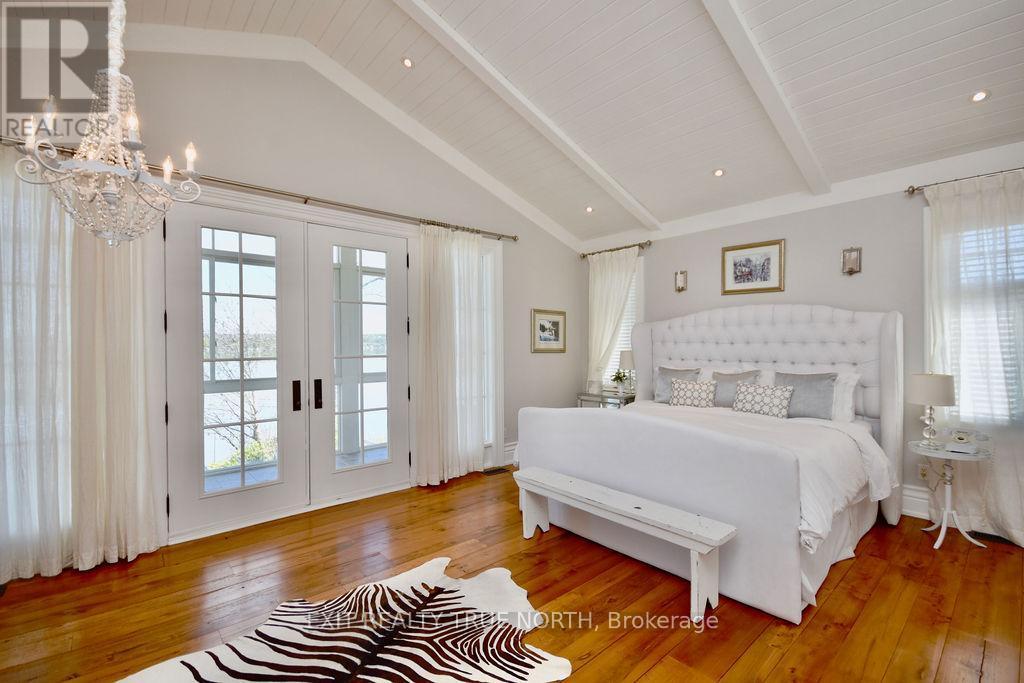 The primary suite is a true retreat - 3021 Sandy Bend, Springwater, ON