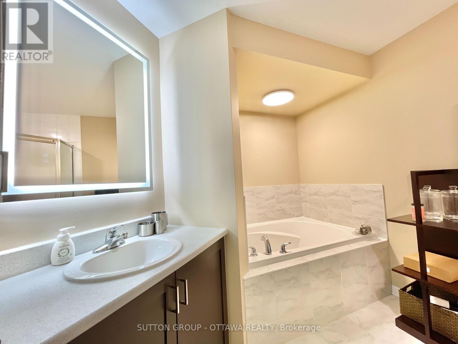 18 - 123 Corinth Private, Ottawa, ON