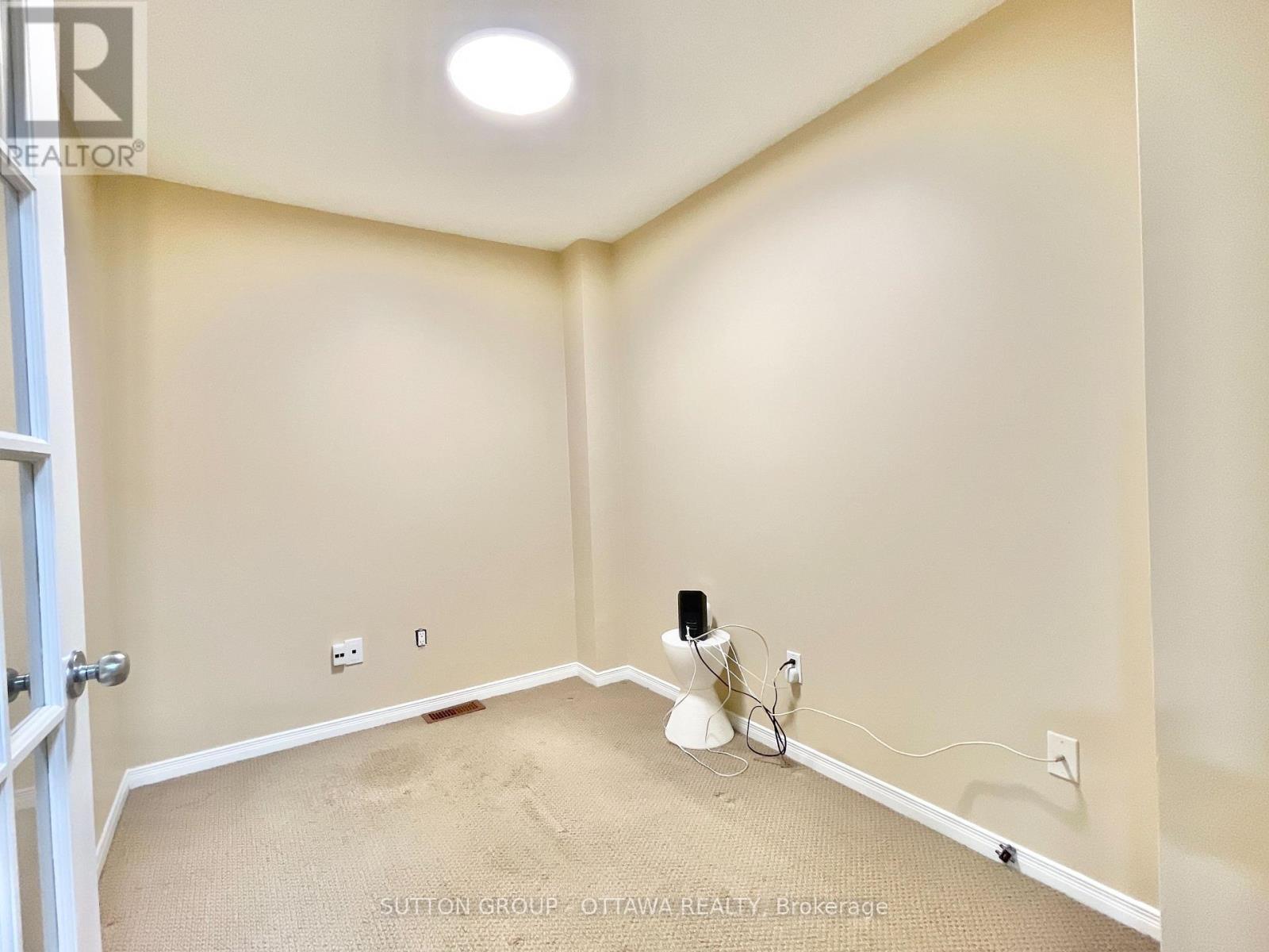 18 - 123 Corinth Private, Ottawa, ON