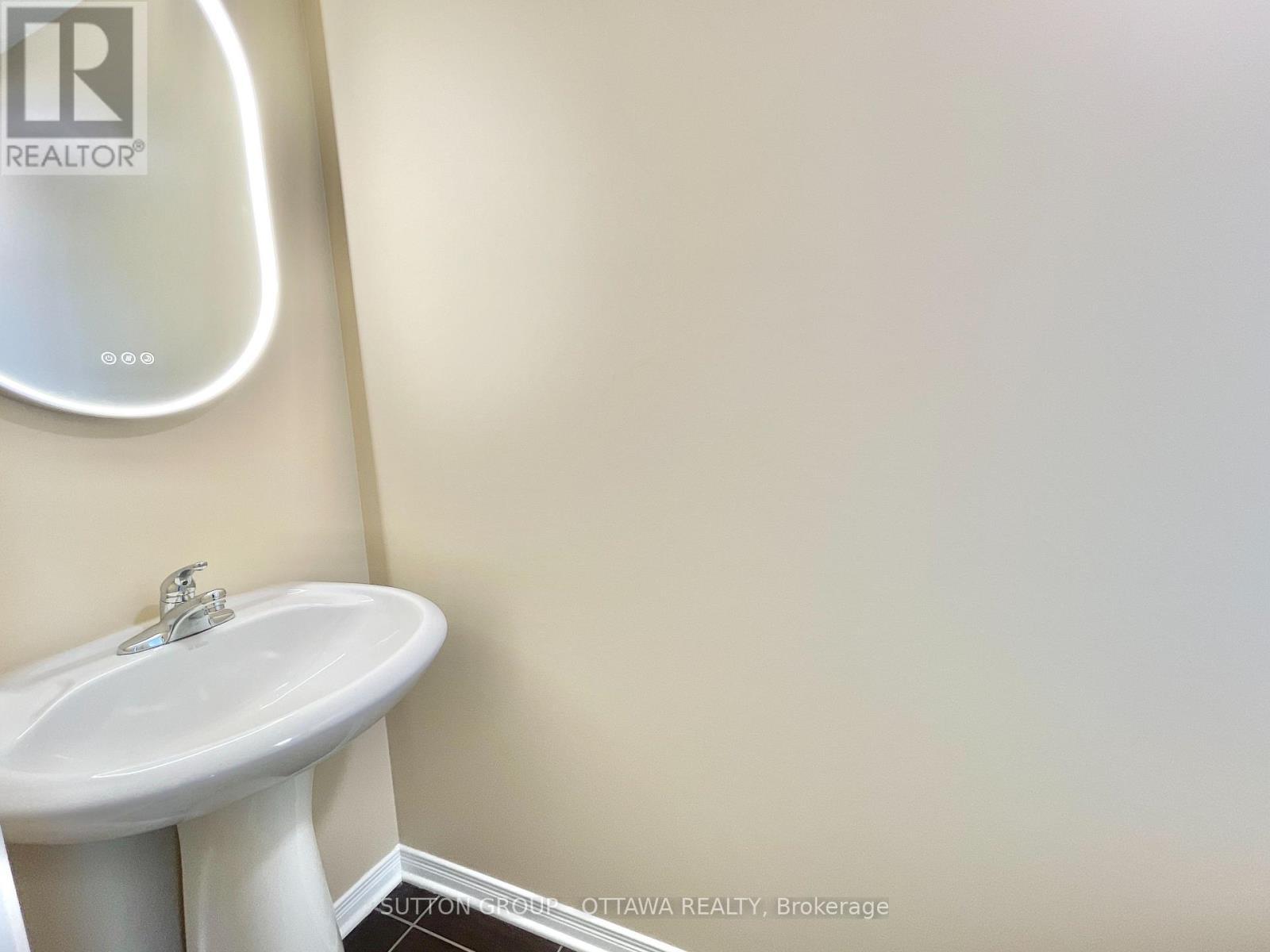 18 - 123 Corinth Private, Ottawa, ON