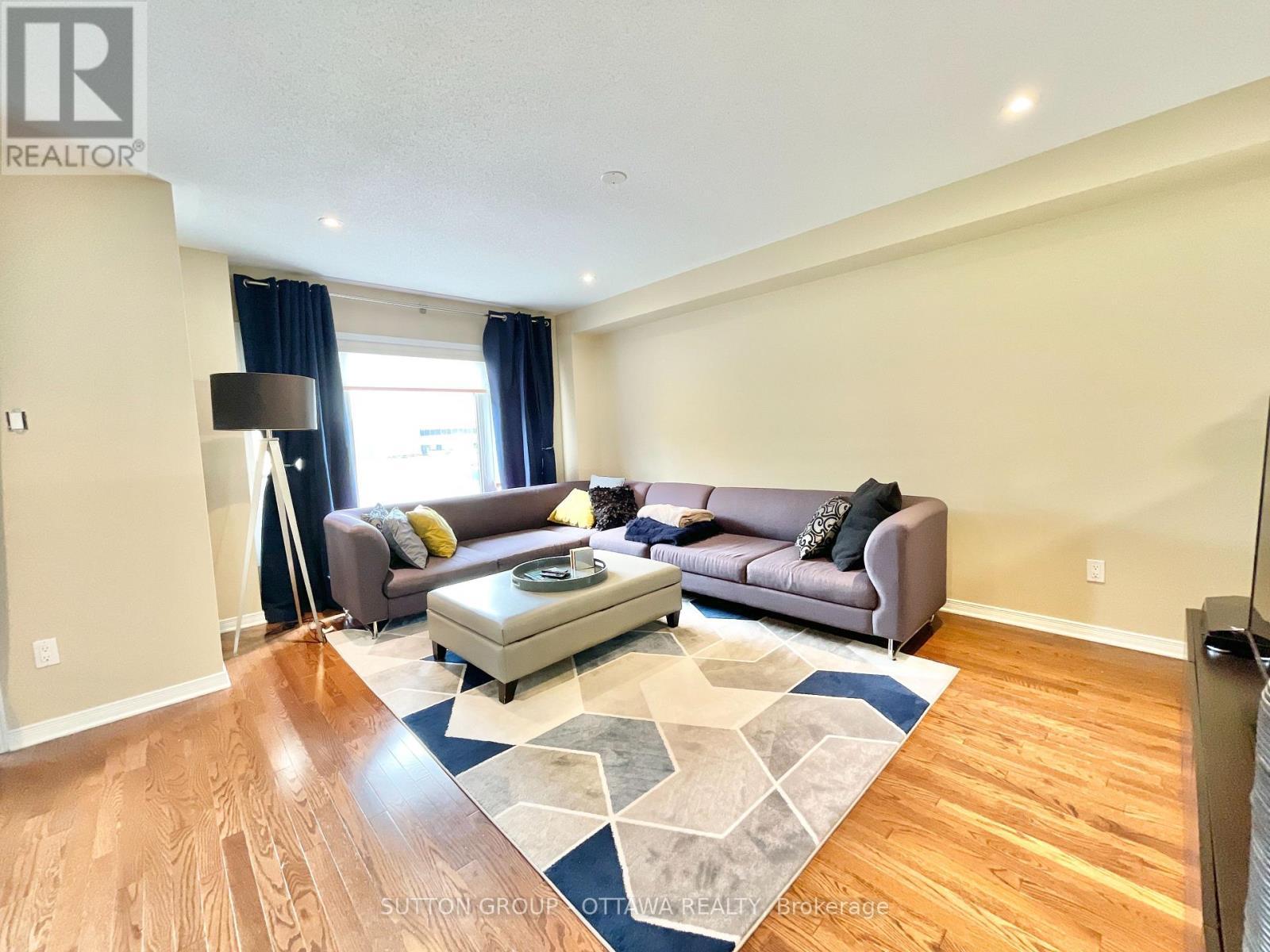 18 - 123 Corinth Private, Ottawa, ON