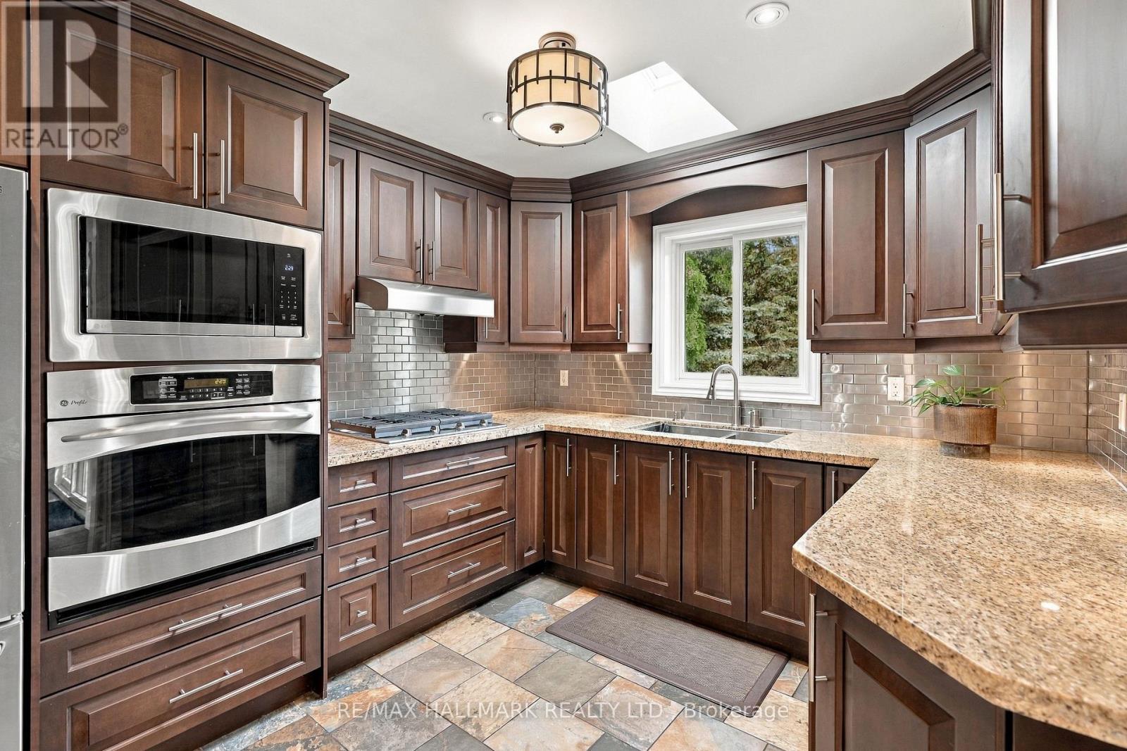 13 Toby Court, East Gwillimbury, ON