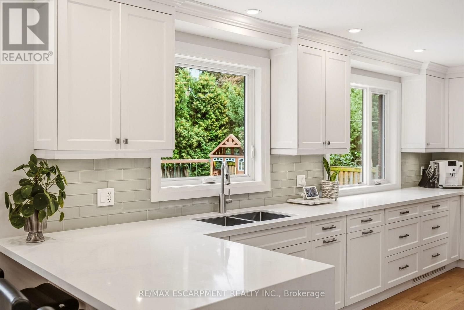 3368 Guildwood Drive, Burlington, ON