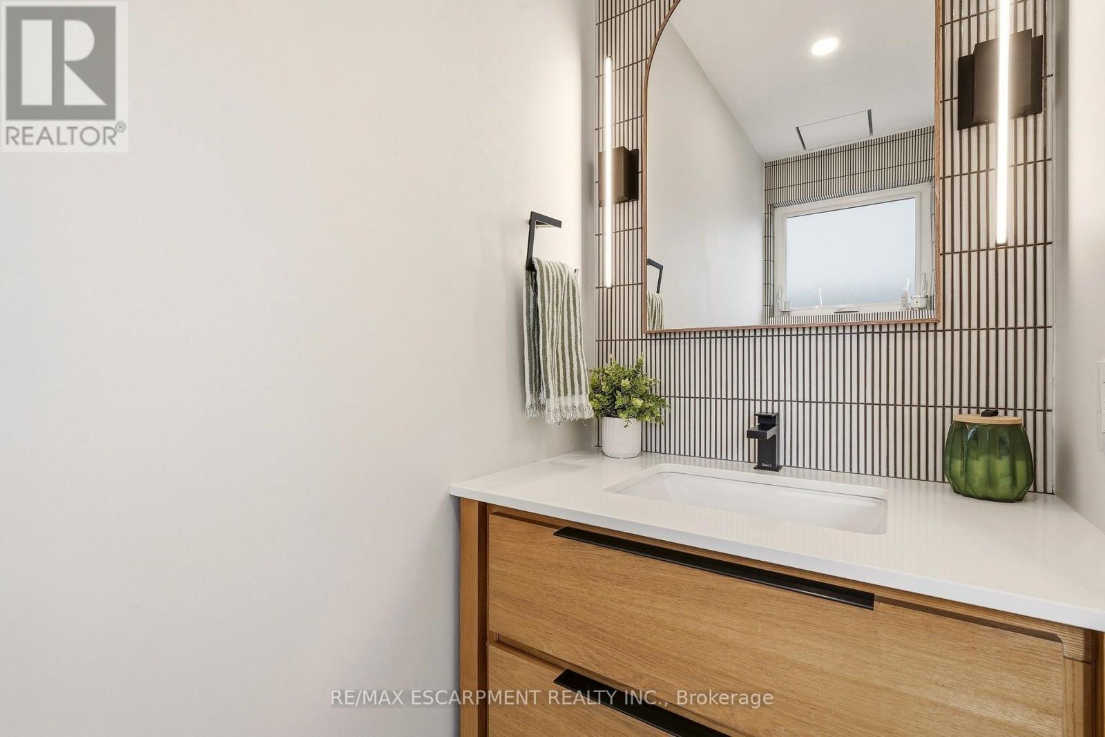 3368 Guildwood Drive, Burlington, ON