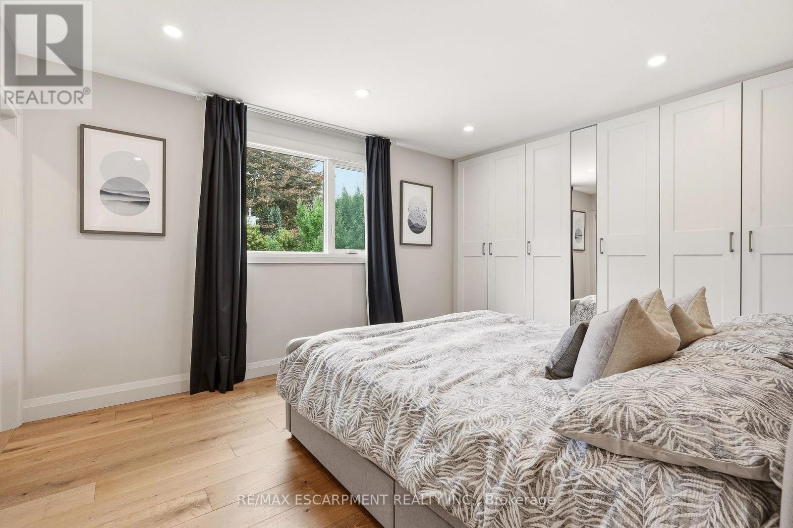 3368 Guildwood Drive, Burlington, ON